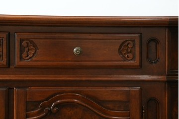 イタリアヴィンテージ　高級輸入家具　マホガニー材　丸みを帯びたデザインが優しい雰囲気のサイドボード　(R-082312)