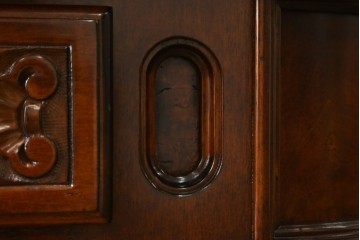 イタリアヴィンテージ　高級輸入家具　マホガニー材　丸みを帯びたデザインが優しい雰囲気のサイドボード　(R-082312)