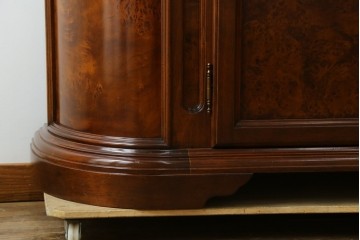 イタリアヴィンテージ　高級輸入家具　マホガニー材　丸みを帯びたデザインが優しい雰囲気のサイドボード　(R-082312)