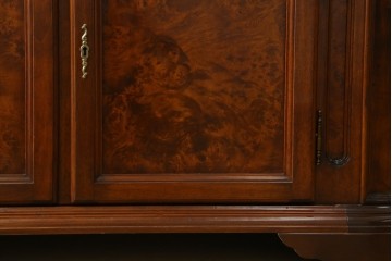 イタリアヴィンテージ　高級輸入家具　マホガニー材　丸みを帯びたデザインが優しい雰囲気のサイドボード　(R-082312)