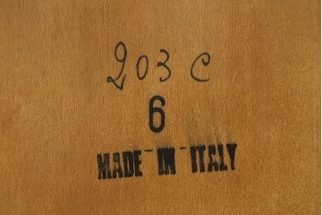 イタリアヴィンテージ　高級輸入家具　マホガニー材　丸みを帯びたデザインが優しい雰囲気のサイドボード　(R-082312)