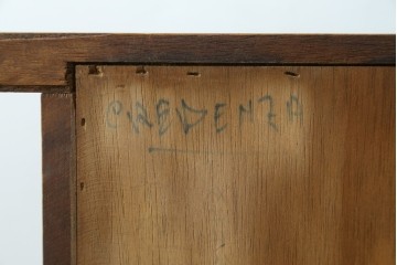 イタリアヴィンテージ　高級輸入家具　マホガニー材　丸みを帯びたデザインが優しい雰囲気のサイドボード　(R-082312)