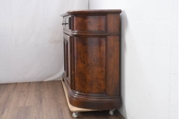 イタリアビンテージ　高級輸入家具　マホガニー材　丸みを帯びたデザインが優しい雰囲気のサイドボード(サイドキャビネット、収納棚、戸棚、ヴィンテージ)(R-082312)