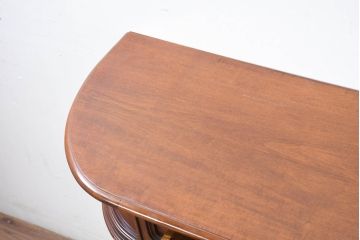 イタリアビンテージ　高級輸入家具　マホガニー材　丸みを帯びたデザインが優しい雰囲気のサイドボード(サイドキャビネット、収納棚、戸棚、ヴィンテージ)(R-082312)