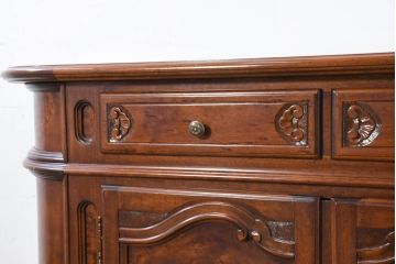 イタリアビンテージ　高級輸入家具　マホガニー材　丸みを帯びたデザインが優しい雰囲気のサイドボード(サイドキャビネット、収納棚、戸棚、ヴィンテージ)(R-082312)