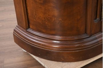 イタリアビンテージ　高級輸入家具　マホガニー材　丸みを帯びたデザインが優しい雰囲気のサイドボード(サイドキャビネット、収納棚、戸棚、ヴィンテージ)(R-082312)