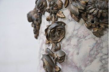イタリアアンティーク　最高級!!　上質な真鍮(しんちゅう)飾りと大理石の豪華な回転式飾り台(フラワースタンド、花台)(R-082313)