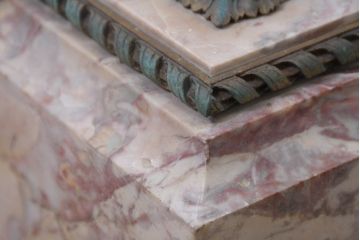 イタリアアンティーク　最高級!!　上質な真鍮(しんちゅう)飾りと大理石の豪華な回転式飾り台(フラワースタンド、花台)(R-082313)