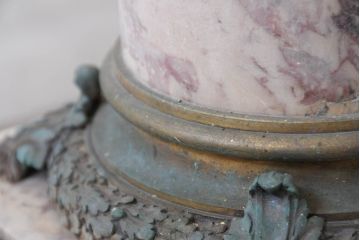 イタリアアンティーク　最高級!!　上質な真鍮(しんちゅう)飾りと大理石の豪華な回転式飾り台(フラワースタンド、花台)(R-082313)