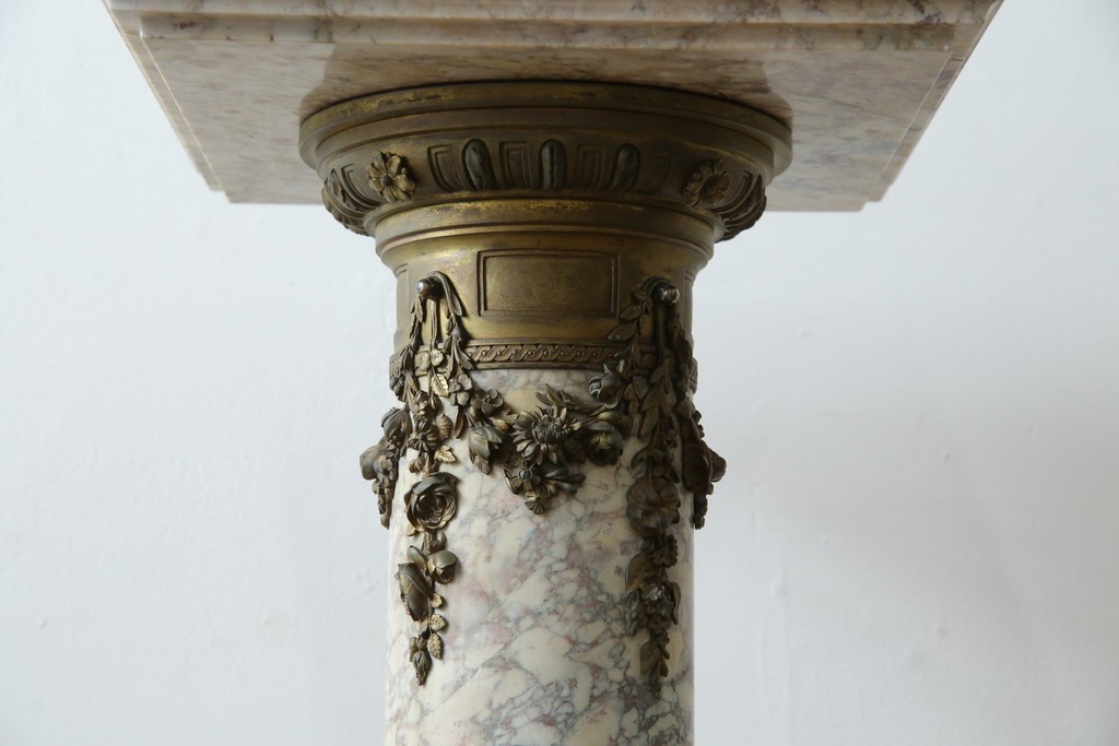 イタリアアンティーク　最高級!!　上質な真鍮(しんちゅう)飾りと大理石の豪華な回転式飾り台　(R-082313)