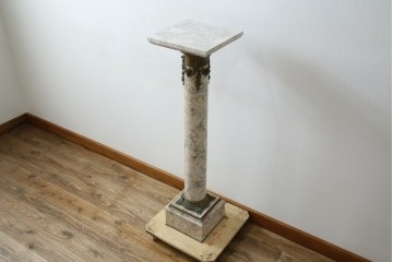 イタリアアンティーク　最高級!!　上質な真鍮(しんちゅう)飾りと大理石の豪華な回転式飾り台　(R-082313)