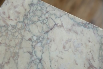 イタリアアンティーク　最高級!!　上質な真鍮(しんちゅう)飾りと大理石の豪華な回転式飾り台　(R-082313)