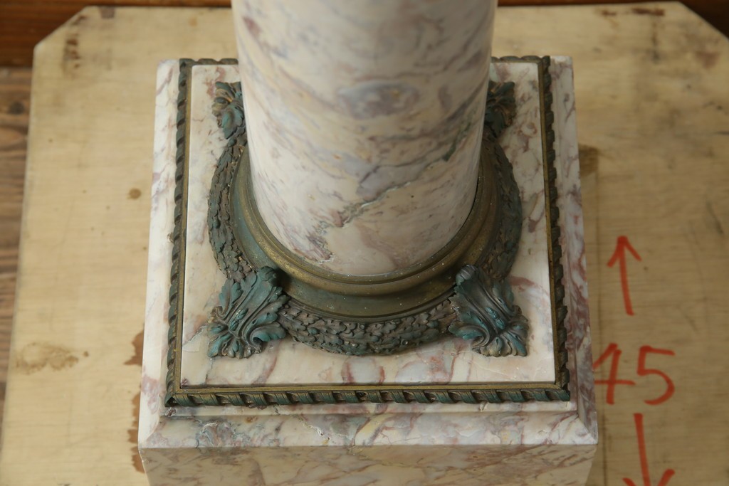 イタリアアンティーク　最高級!!　上質な真鍮(しんちゅう)飾りと大理石の豪華な回転式飾り台　(R-082313)