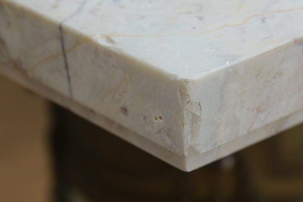 イタリアアンティーク　最高級!!　上質な真鍮(しんちゅう)飾りと大理石の豪華な回転式飾り台　(R-082313)