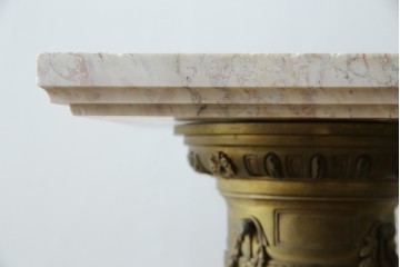 イタリアアンティーク　最高級!!　上質な真鍮(しんちゅう)飾りと大理石の豪華な回転式飾り台　(R-082313)