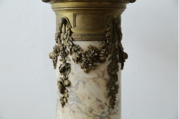 イタリアアンティーク　最高級!!　上質な真鍮(しんちゅう)飾りと大理石の豪華な回転式飾り台　(R-082313)