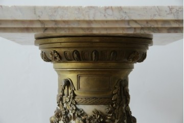 イタリアアンティーク　最高級!!　上質な真鍮(しんちゅう)飾りと大理石の豪華な回転式飾り台　(R-082313)