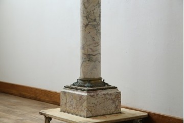 イタリアアンティーク　最高級!!　上質な真鍮(しんちゅう)飾りと大理石の豪華な回転式飾り台　(R-082313)