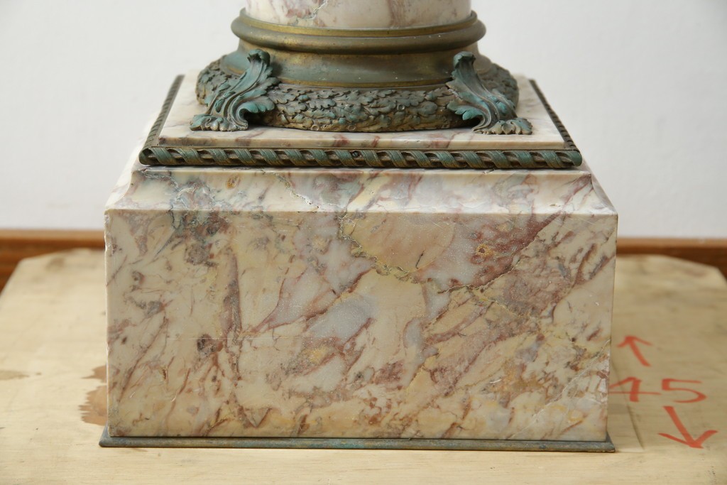 イタリアアンティーク　最高級!!　上質な真鍮(しんちゅう)飾りと大理石の豪華な回転式飾り台　(R-082313)