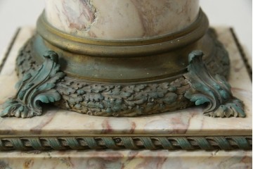 イタリアアンティーク　最高級!!　上質な真鍮(しんちゅう)飾りと大理石の豪華な回転式飾り台　(R-082313)