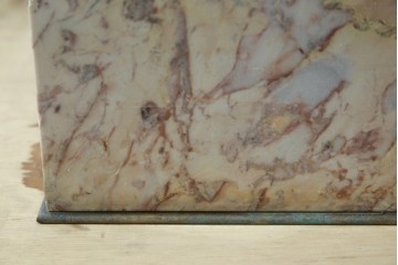 イタリアアンティーク　最高級!!　上質な真鍮(しんちゅう)飾りと大理石の豪華な回転式飾り台　(R-082313)