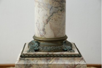 イタリアアンティーク　最高級!!　上質な真鍮(しんちゅう)飾りと大理石の豪華な回転式飾り台　(R-082313)