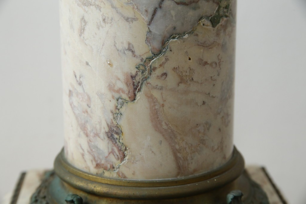 イタリアアンティーク　最高級!!　上質な真鍮(しんちゅう)飾りと大理石の豪華な回転式飾り台　(R-082313)