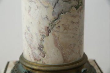 イタリアアンティーク　最高級!!　上質な真鍮(しんちゅう)飾りと大理石の豪華な回転式飾り台　(R-082313)