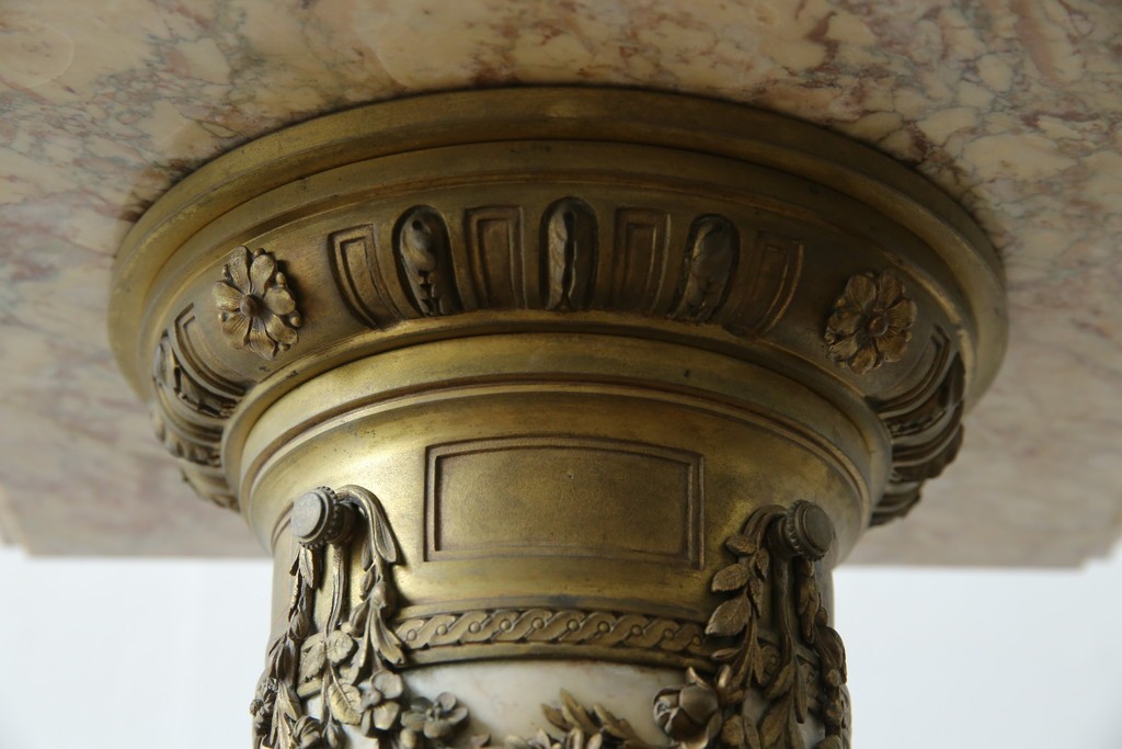 イタリアアンティーク　最高級!!　上質な真鍮(しんちゅう)飾りと大理石の豪華な回転式飾り台　(R-082313)