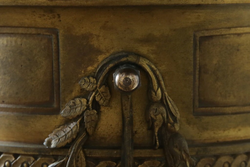 イタリアアンティーク　最高級!!　上質な真鍮(しんちゅう)飾りと大理石の豪華な回転式飾り台　(R-082313)