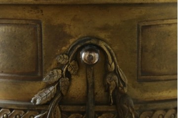 イタリアアンティーク　最高級!!　上質な真鍮(しんちゅう)飾りと大理石の豪華な回転式飾り台　(R-082313)