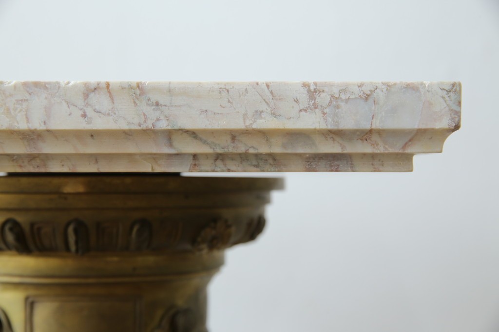 イタリアアンティーク　最高級!!　上質な真鍮(しんちゅう)飾りと大理石の豪華な回転式飾り台　(R-082313)