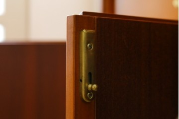 中古　超美品　ドイツ　最高級家具メーカー　WARRINGS(ウォーリングス)社　高級感のある象嵌入りキャビネット　定価約600万円　(R-082314)