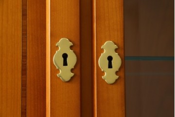 中古　超美品　ドイツ　最高級家具メーカー　WARRINGS(ウォーリングス)社　高級感のある象嵌入りキャビネット　定価約600万円　(R-082314)