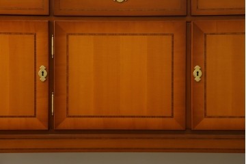 中古　超美品　ドイツ　最高級家具メーカー　WARRINGS(ウォーリングス)社　高級感のある象嵌入りキャビネット　定価約600万円　(R-082314)