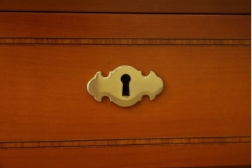 中古　超美品　ドイツ　最高級家具メーカー　WARRINGS(ウォーリングス)社　高級感のある象嵌入りキャビネット　定価約600万円　(R-082314)
