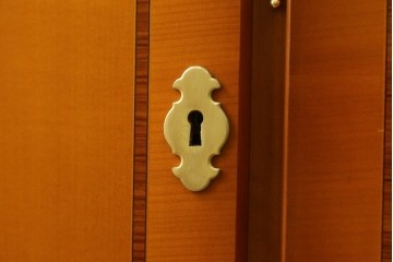 中古　超美品　ドイツ　最高級家具メーカー　WARRINGS(ウォーリングス)社　高級感のある象嵌入りキャビネット　定価約600万円　(R-082314)