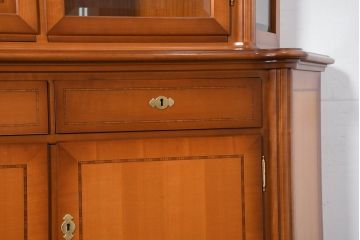 中古　超美品　ドイツ　最高級家具メーカー　WARRINGS(ウォーリングス)社　高級感のある象嵌入りキャビネット(収納棚、戸棚、食器棚、カップボード、飾り棚、コレクションケース、ディスプレイケース、店舗什器)(定価約600万円)(R-082314)