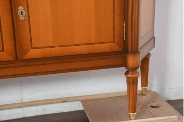 中古　超美品　ドイツ　最高級家具メーカー　WARRINGS(ウォーリングス)社　高級感のある象嵌入りキャビネット(収納棚、戸棚、食器棚、カップボード、飾り棚、コレクションケース、ディスプレイケース、店舗什器)(定価約600万円)(R-082314)