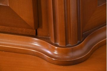 中古　超美品　ドイツ　最高級家具メーカー　WARRINGS(ウォーリングス)社　高級感のある象嵌入りキャビネット(収納棚、戸棚、食器棚、カップボード、飾り棚、コレクションケース、ディスプレイケース、店舗什器)(定価約600万円)(R-082314)