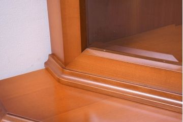 中古　超美品　ドイツ　最高級家具メーカー　WARRINGS(ウォーリングス)社　高級感のある象嵌入りキャビネット(収納棚、戸棚、食器棚、カップボード、飾り棚、コレクションケース、ディスプレイケース、店舗什器)(定価約600万円)(R-082314)