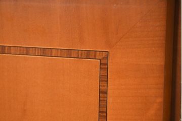 中古　超美品　ドイツ　最高級家具メーカー　WARRINGS(ウォーリングス)社　高級感のある象嵌入りキャビネット(収納棚、戸棚、食器棚、カップボード、飾り棚、コレクションケース、ディスプレイケース、店舗什器)(定価約600万円)(R-082314)
