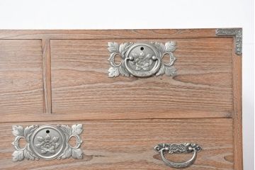 中古　民芸家具　紀州　伝統工芸士　岡本国昭作　渋い色合いと存在感のある金具が魅力の総桐箪笥(総桐たんす、収納箪笥、衣装箪笥、和タンス、引き出し、サイドチェスト)(R-082315)