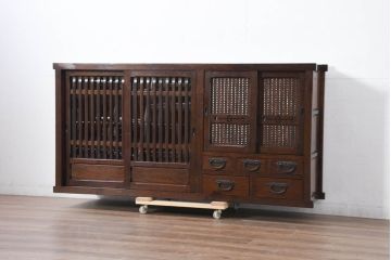 中古　民芸家具　栗材　和の趣溢れる水屋箪笥サイドボード(食器棚、収納棚、戸棚、カップボード、サイドキャビネット)(R-082316)