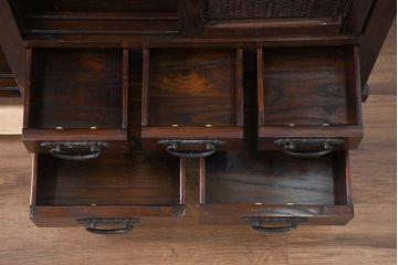 中古　民芸家具　栗材　和の趣溢れる水屋箪笥サイドボード(食器棚、収納棚、戸棚、カップボード、サイドキャビネット)(R-082316)