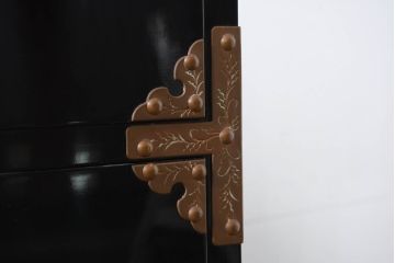 中古　美品!!　国産　職人手作り　高級家具　手打ち銅金具が素敵な黒漆塗りの民芸和箪笥(衣装箪笥、整理箪笥、収納箪笥、引き出し、チェスト)(R-082317)