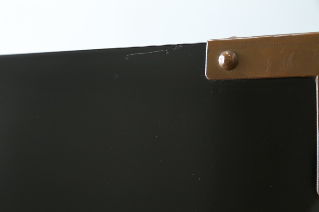 中古　美品!!　国産　職人手作り　高級家具　手打ち銅金具が素敵な黒漆塗りの民芸和箪笥　(R-082318)