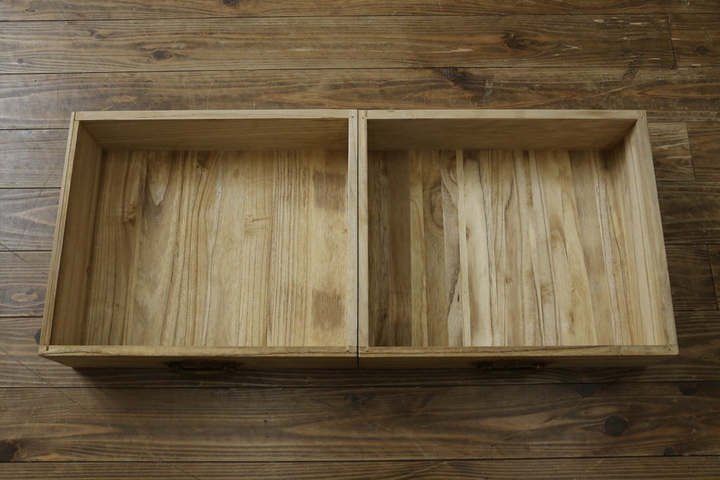 中古　美品!!　国産　職人手作り　高級家具　手打ち銅金具が素敵な黒漆塗りの民芸和箪笥　(R-082318)