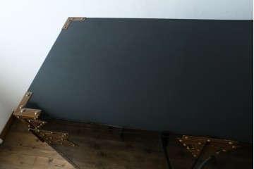 中古　美品!!　国産　職人手作り　高級家具　手打ち銅金具が素敵な黒漆塗りの民芸和箪笥　(R-082318)