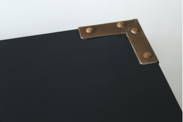 中古　美品!!　国産　職人手作り　高級家具　手打ち銅金具が素敵な黒漆塗りの民芸和箪笥　(R-082318)